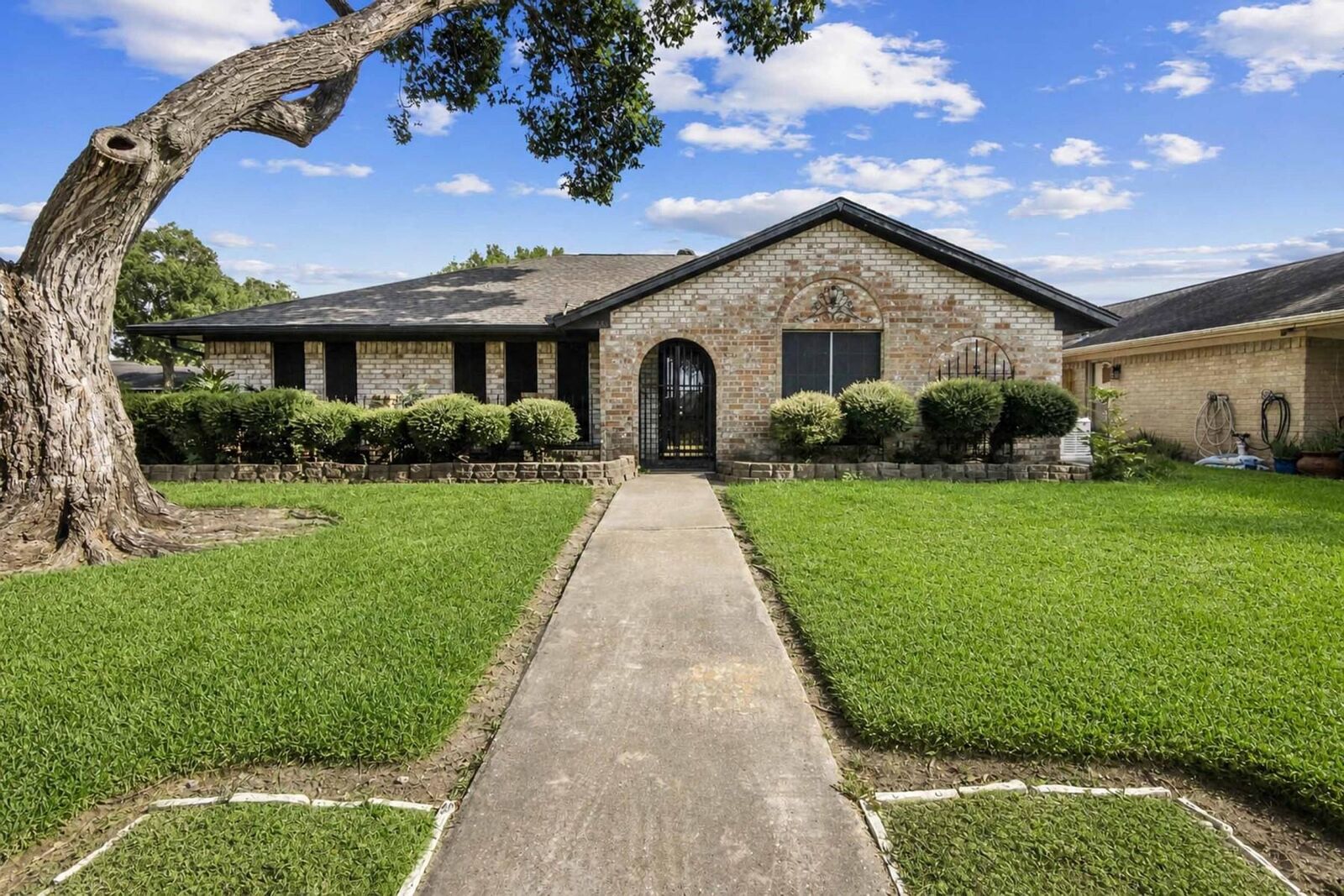 Property Photo: 201 E Temperance Lane TX 77536