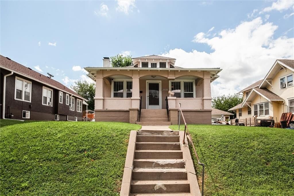 Property Photo:  1424 S 37th Street  KS 66106 