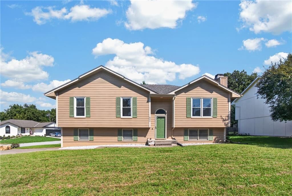 Property Photo: 800 NE Bristol Drive MO 64086