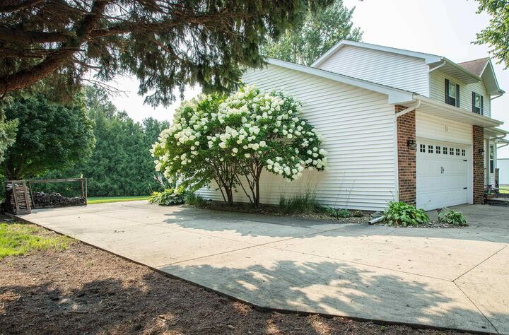 Property Photo: 210 Country Heights Drive IA 50674