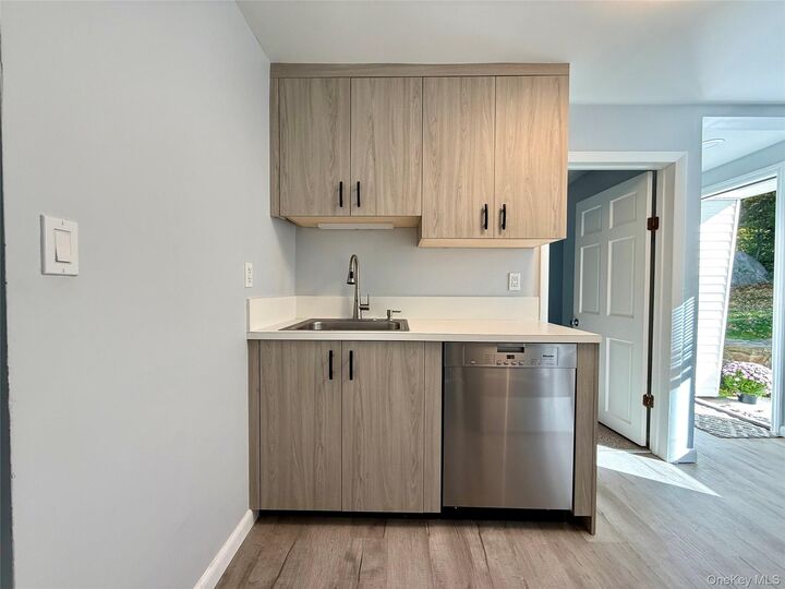 Property Photo:  12 Red Brook Road  NY 10541 