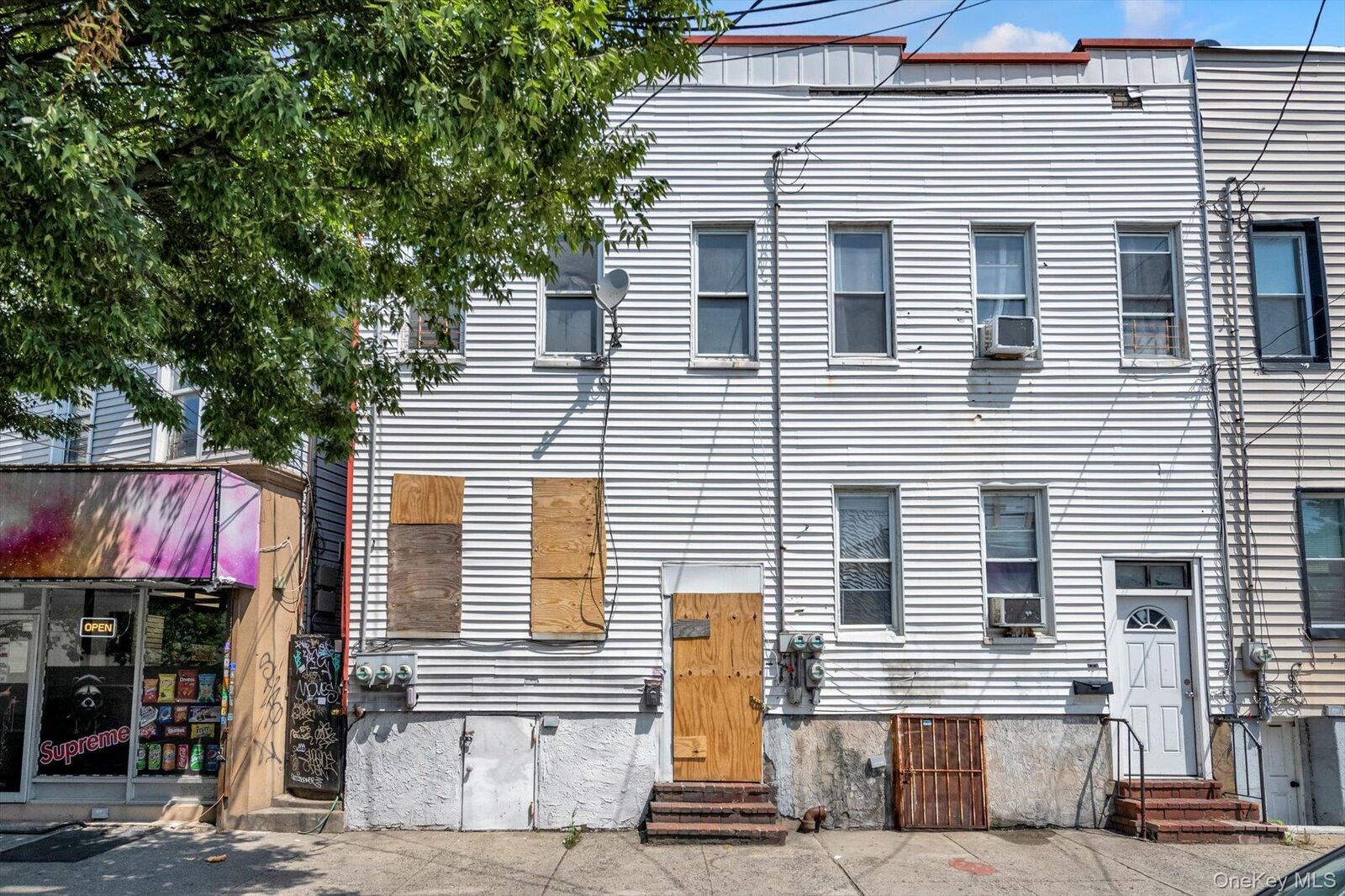 Property Photo: 1129 E Tremont Avenue NY 10460