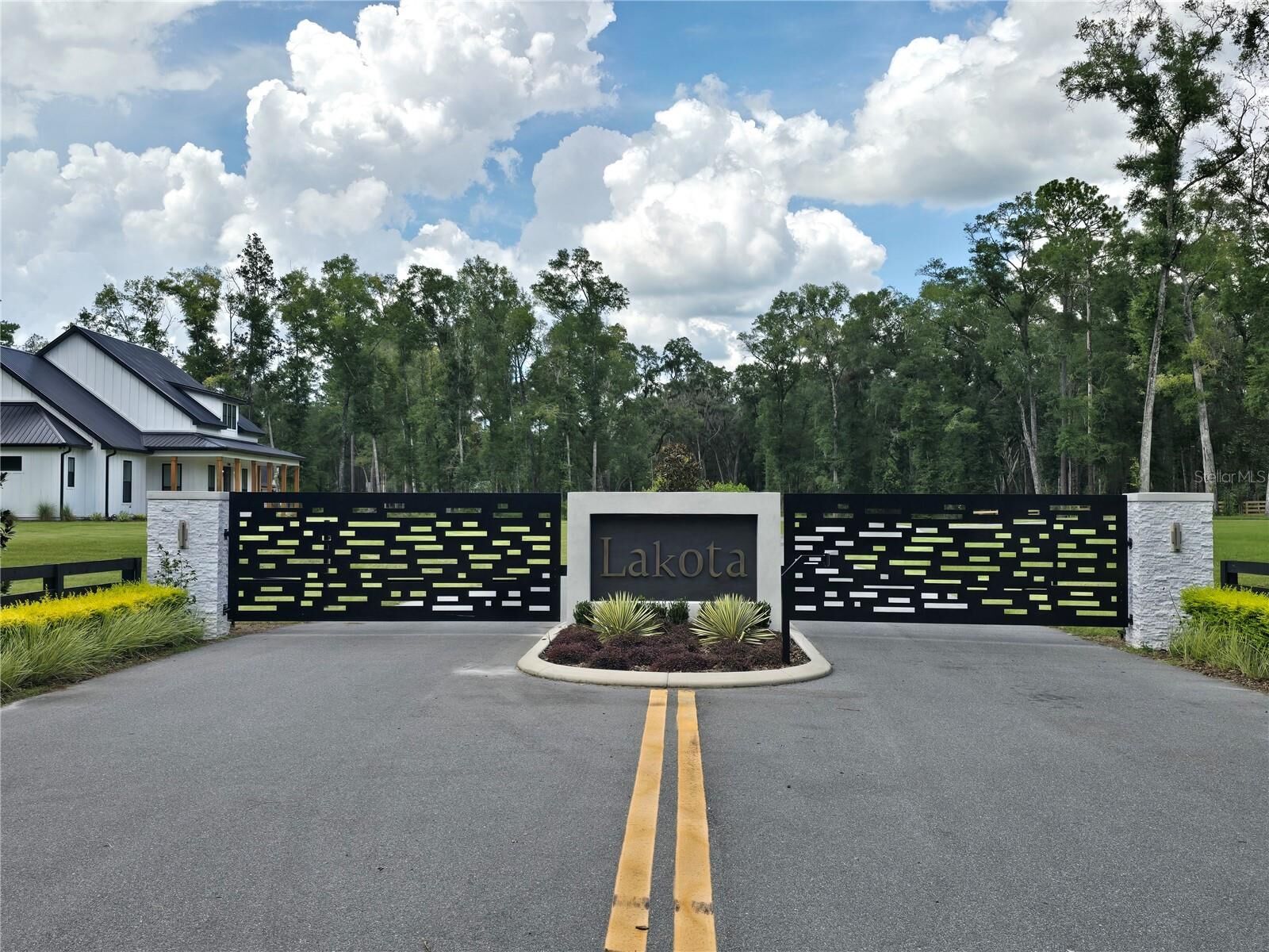 Property Photo:  1003 SW 175th Court  FL 32669 