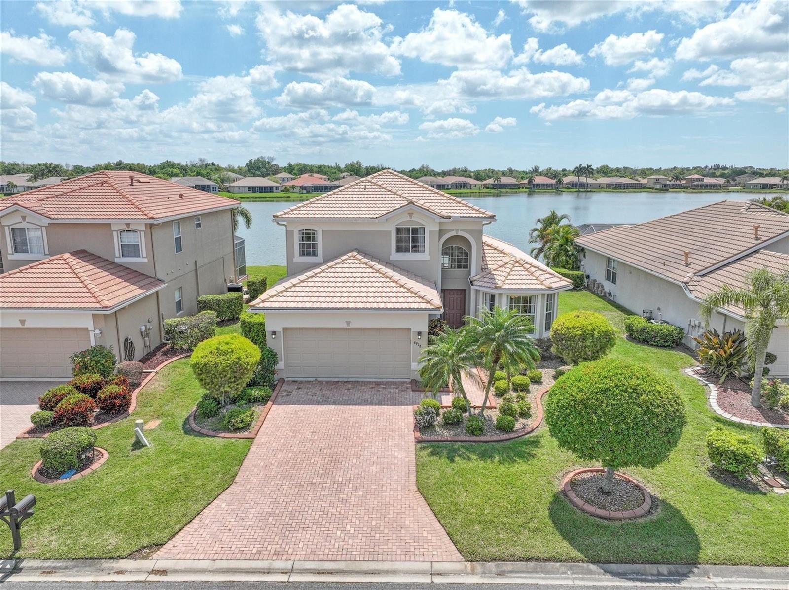 Property Photo: 6918 74th Street Circle E FL 34203