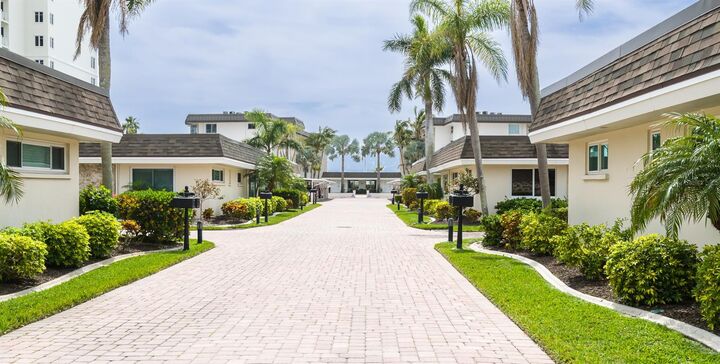 Property Photo: 1900 Benjamin Franklin Drive FL 34236