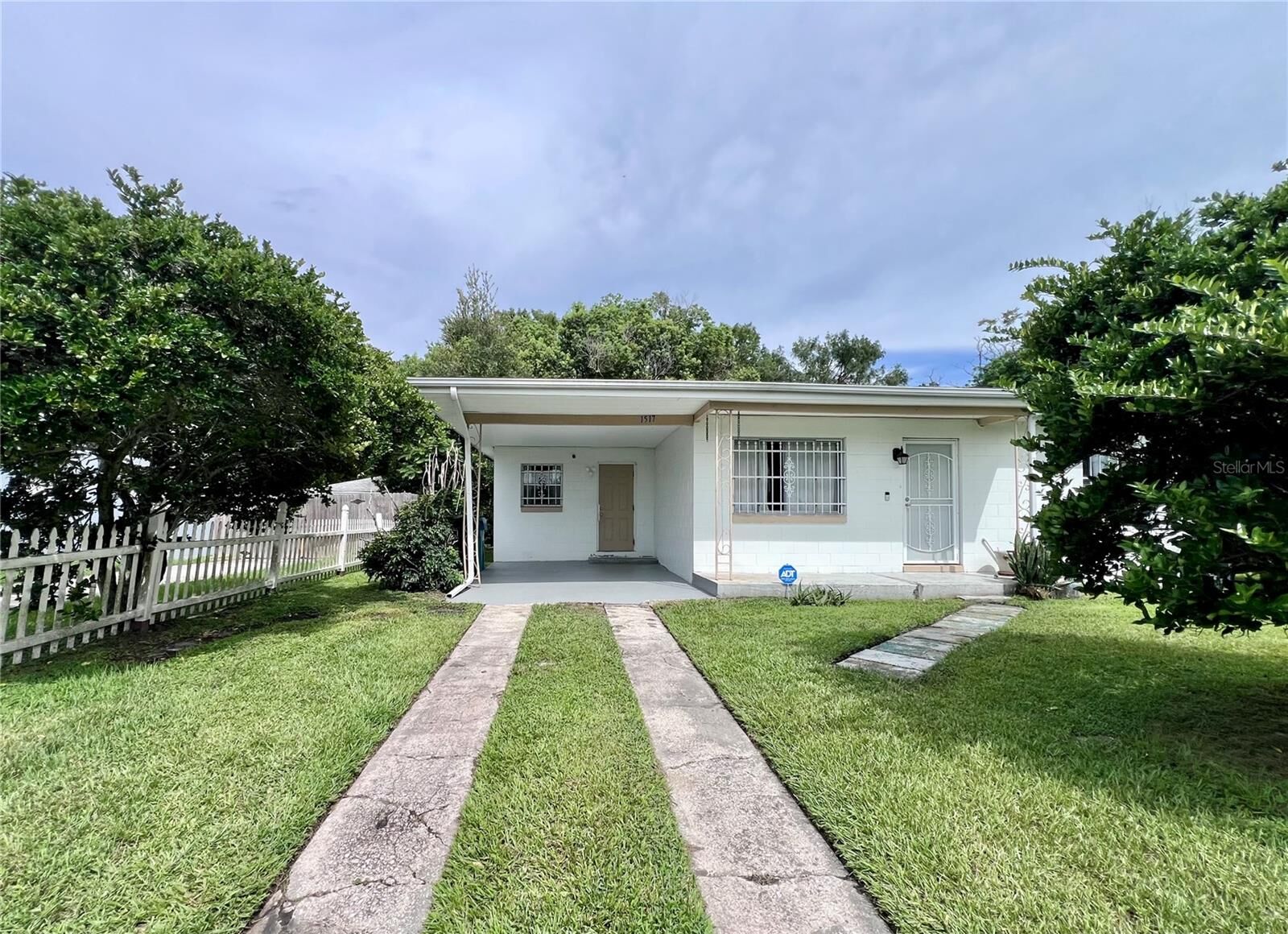 Property Photo:  1517 Riley Avenue  FL 32805 