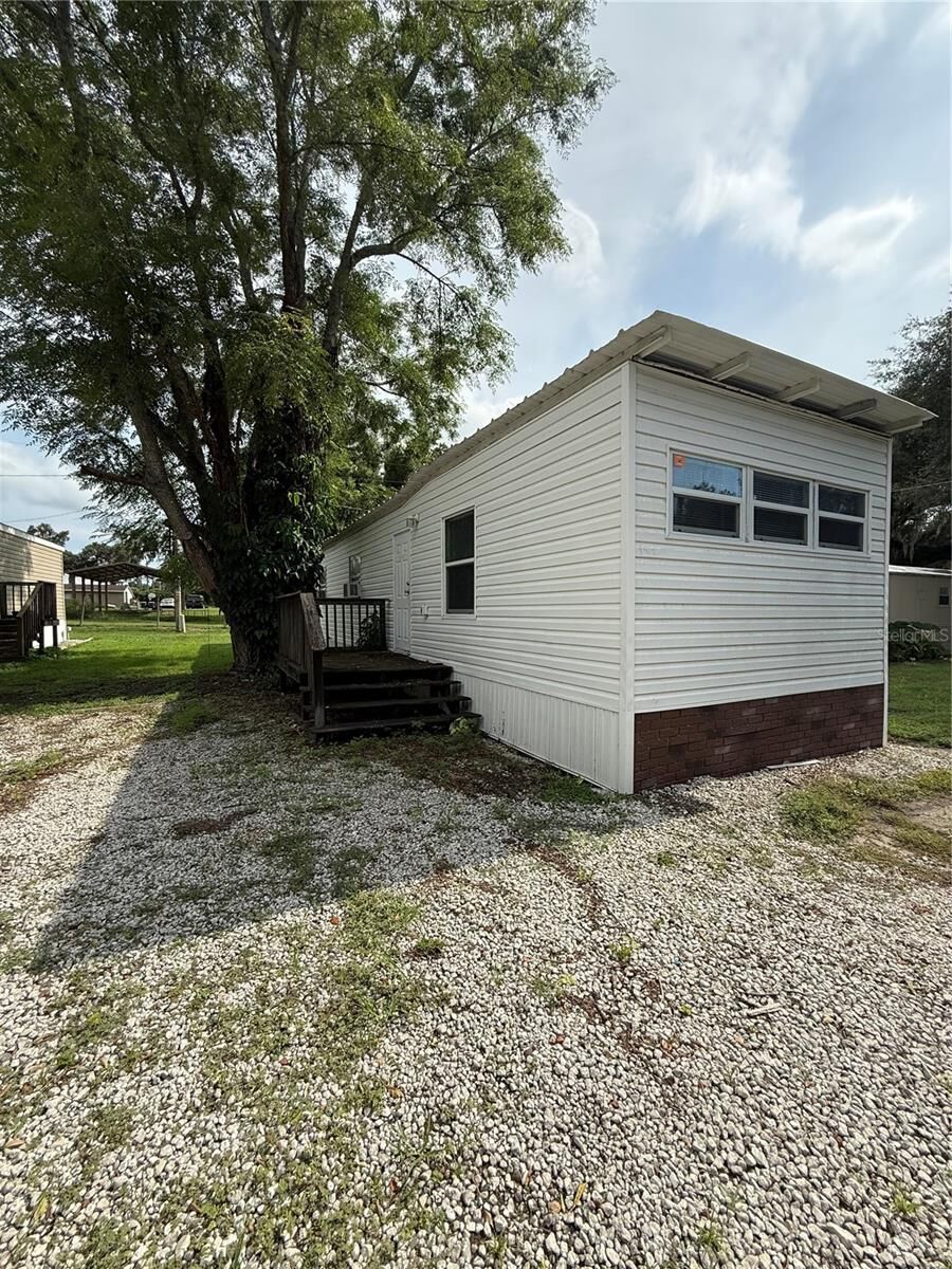 Property Photo: 37412 Carringer Rd 37412 FL 33523