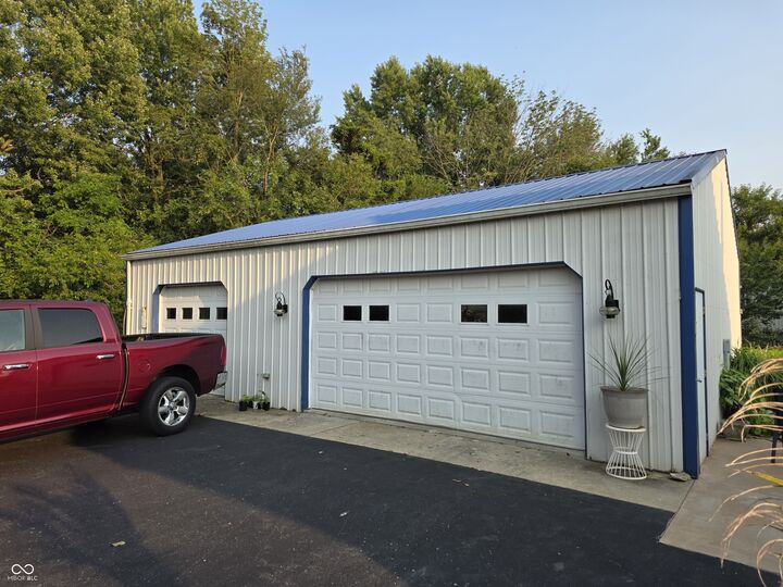Property Photo: 2960 S Miller Street IN 46176