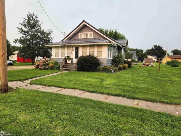 Property Photo:  405 Olive Street  IA 52215 