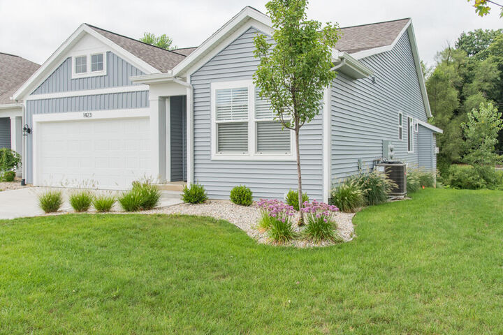 Property Photo:  1423 N Village Circle  MI 49009-6134 