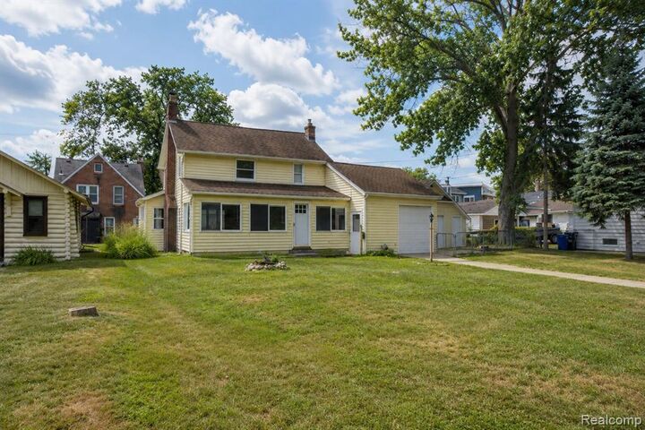 Property Photo:  22464 Beach Street  MI 48081 2301 