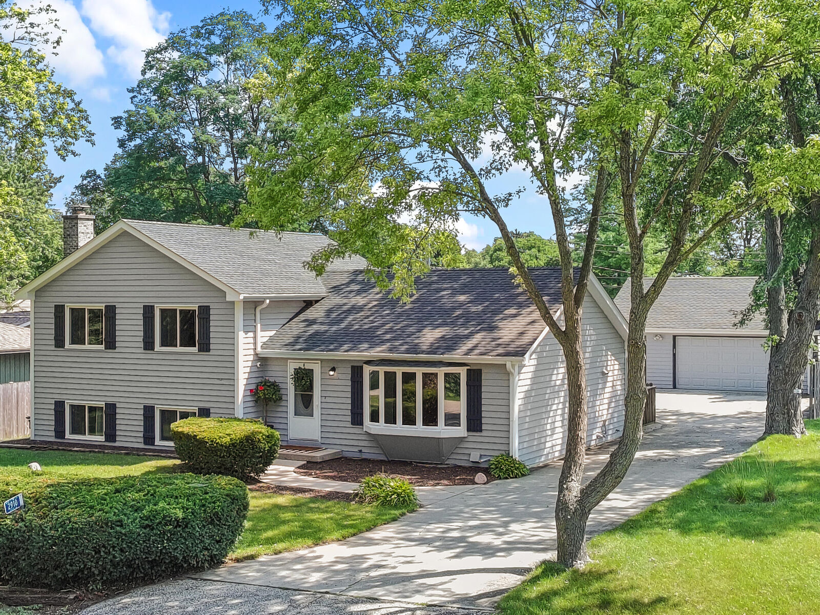 Property Photo: 2910 Hickory Ln WI 53181