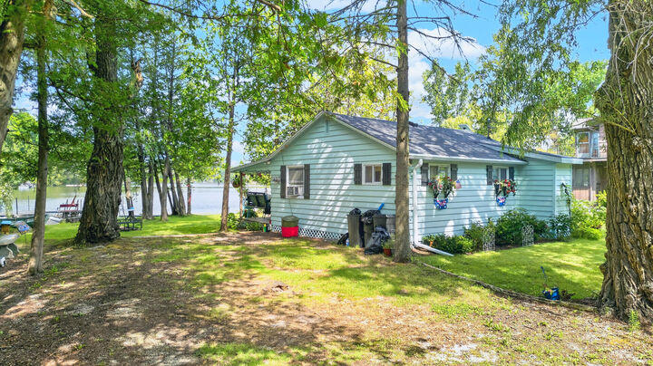 Property Photo: 13930 Eastwood Ln WI 53063