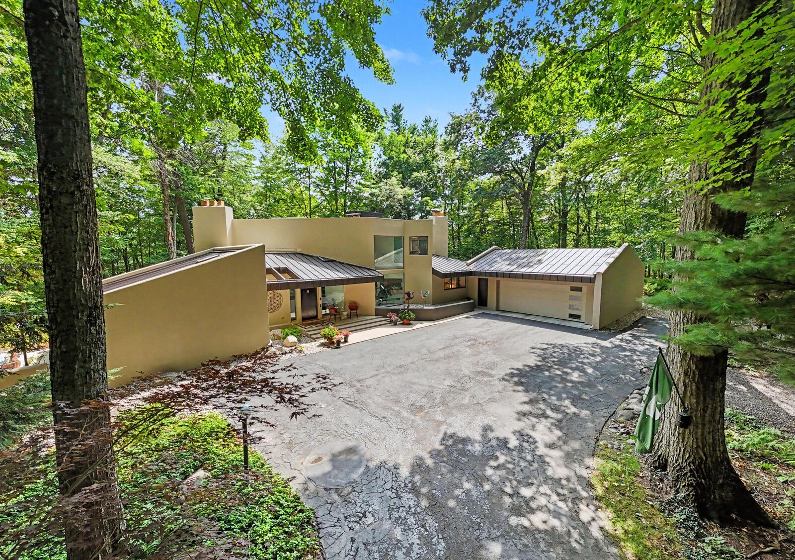 Property Photo:  10109 Hathaway Drive  MI 48838 