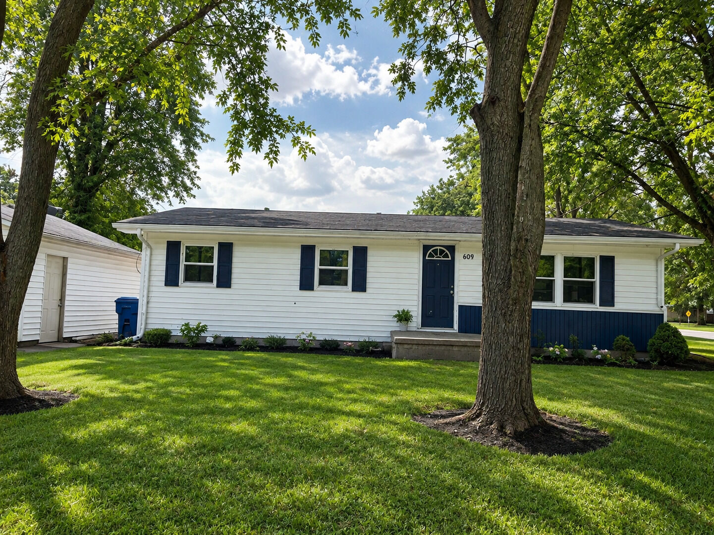 Property Photo:  609 W Clark Street  IL 61878 