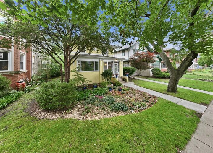 Property Photo:  1527 W Juneway Terrace  IL 60626 