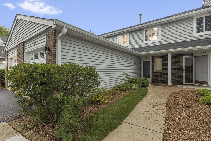 Property Photo:  145 Winchester Drive  IL 60107 