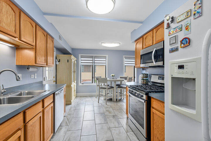 Property Photo:  11112 E Cove Circle 3-2D  IL 60465 