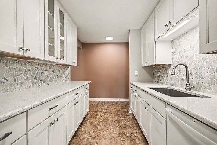 Property Photo: 2920 Roberts Drive 4 IL 60517
