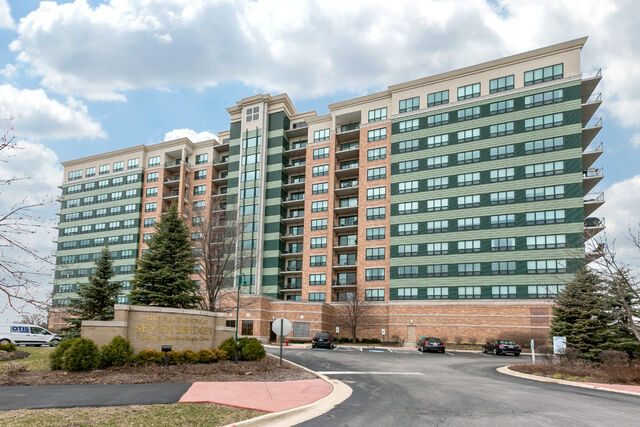 Property Photo: 6420 Double Eagle Drive 613 IL 60517