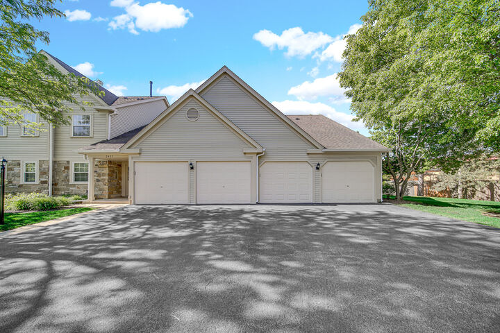 Property Photo: 2403 Mallow Court Z2 IL 60194