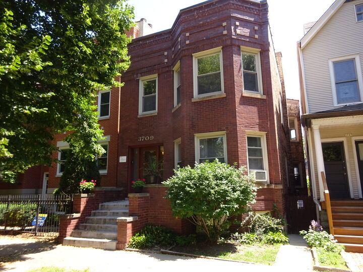 Property Photo:  3709 N Bosworth Avenue  IL 60613 