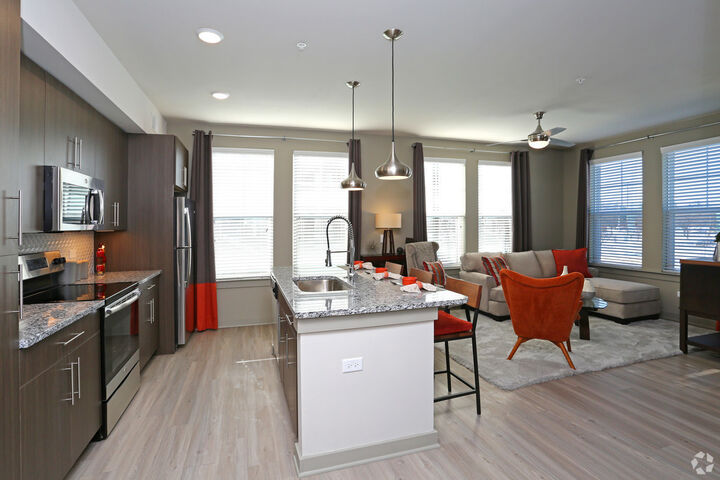 Property Photo: 670 E Algonquin Road 4208 IL 60173