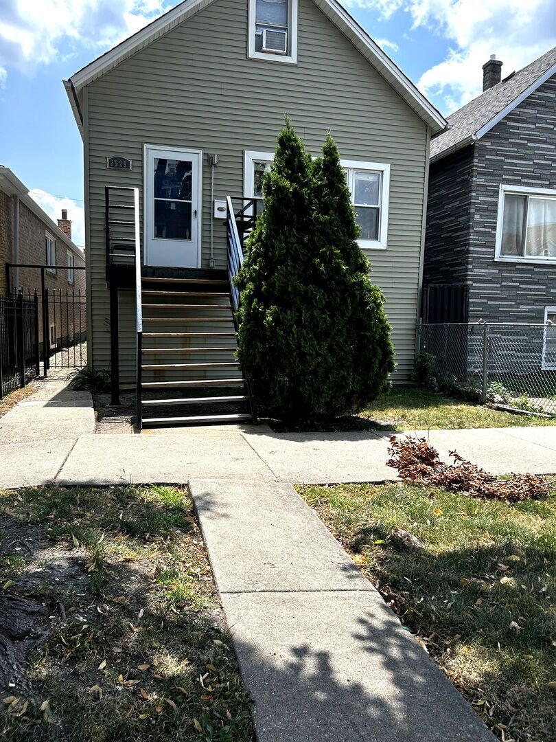 Property Photo: 2529 W 39th Place IL 60632