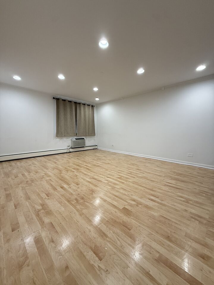 Property Photo: 5011 Valley Lane 507 IL 60107