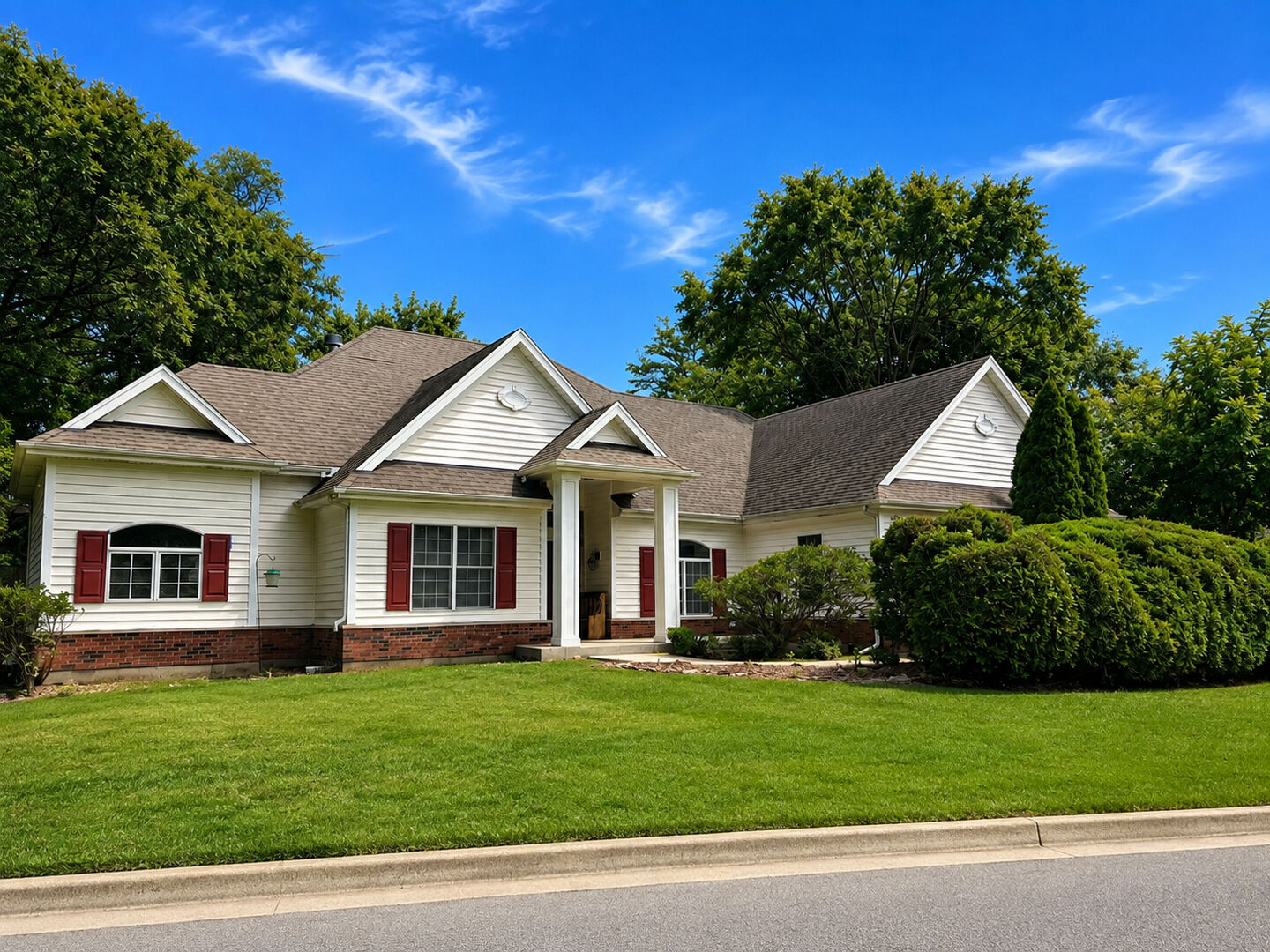 Property Photo: 945 Kingston Street IL 60187