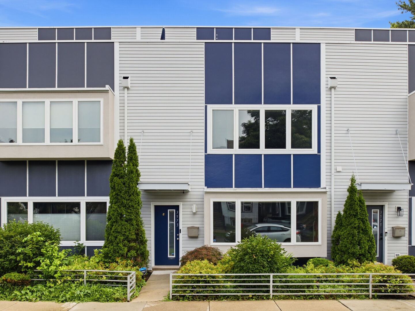 Property Photo: 3573 W Wabansia Avenue IL 60647