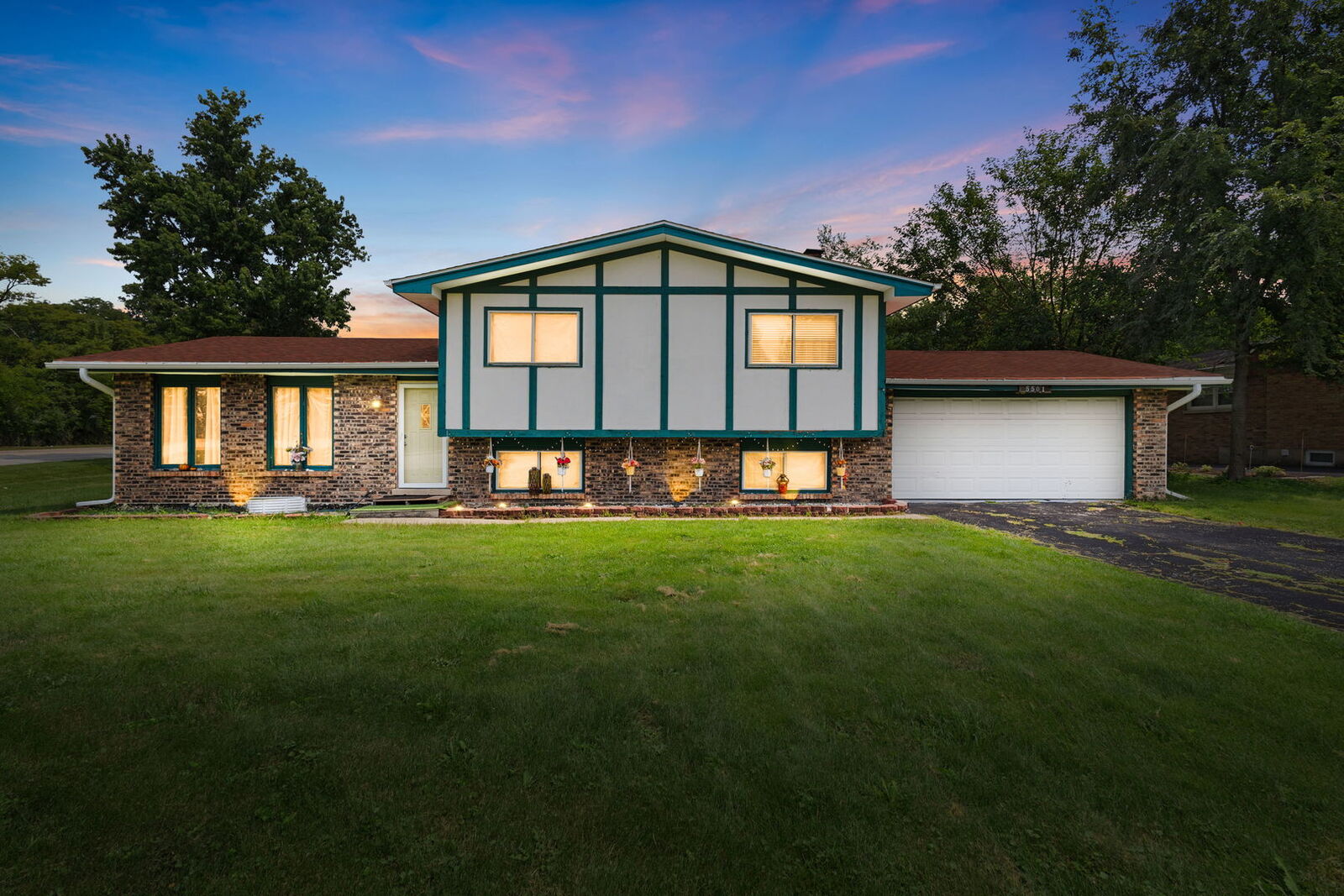 Property Photo: 5501 S Washington Street IL 60521