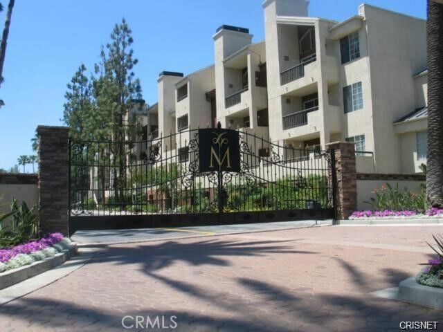 Property Photo:  5520 Owensmouth  CA 91367 