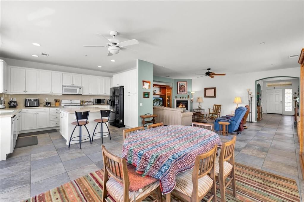 Property Photo: 2346 Savanna Way CA 92262