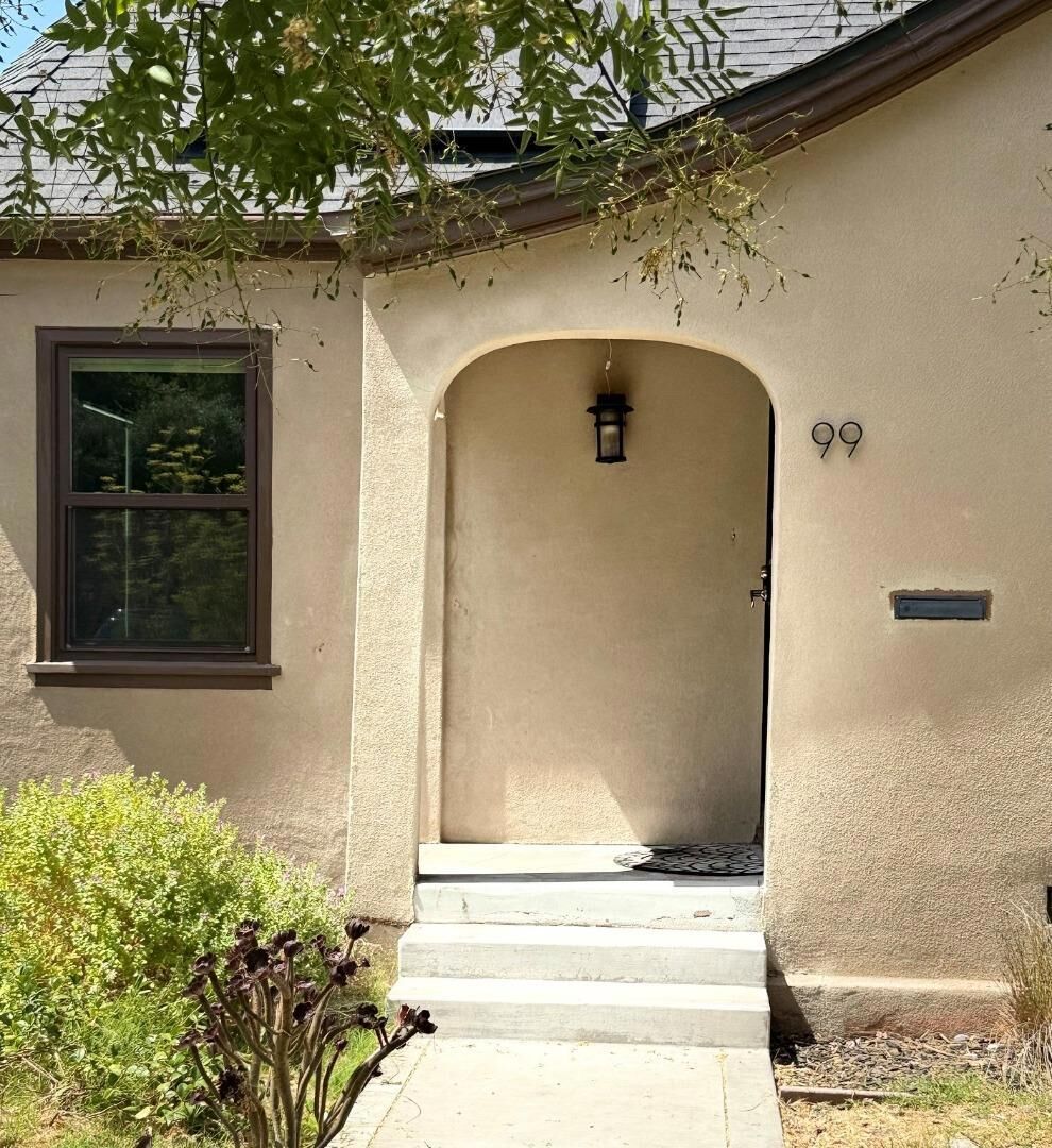 Property Photo:  