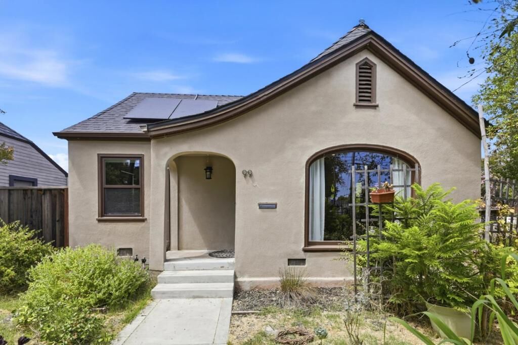 Property Photo:  99 E Hedding Street  CA 95112 