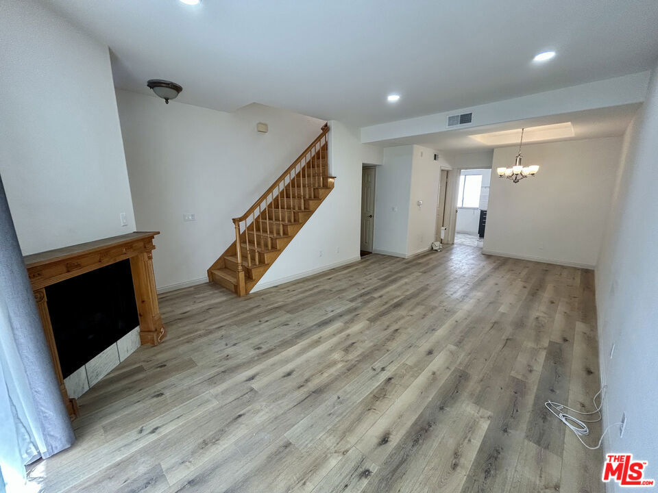 Property Photo:  5145 Yarmouth Avenue 25  CA 91316 