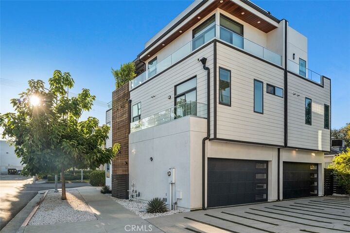 Property Photo: 14659 Moorpark CA 91403