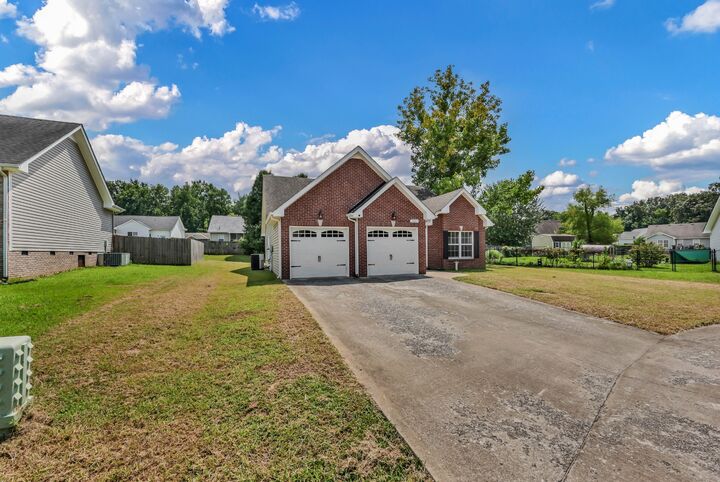 Property Photo: 420 Chestnut Grove Way TN 37042