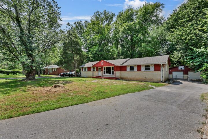 Property Photo: 19 Charlemagne Blvd TN 37042