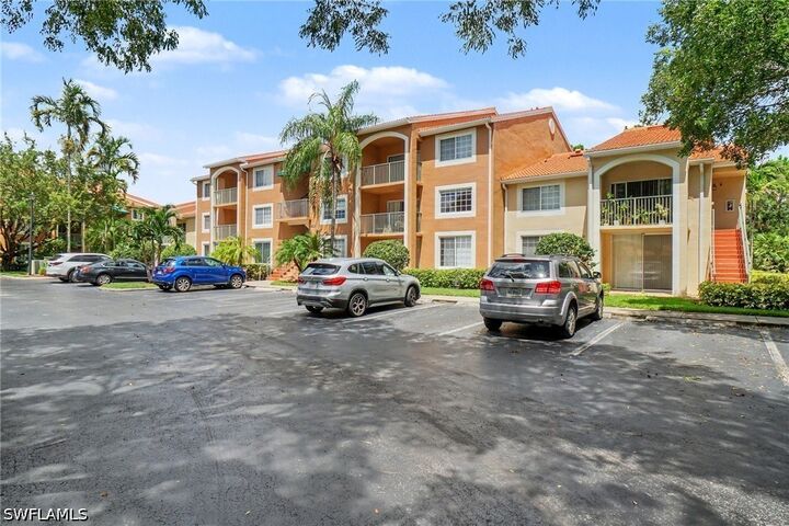 Property Photo:  1280 Wildwood Lakes Boulevard 106  FL 34104 