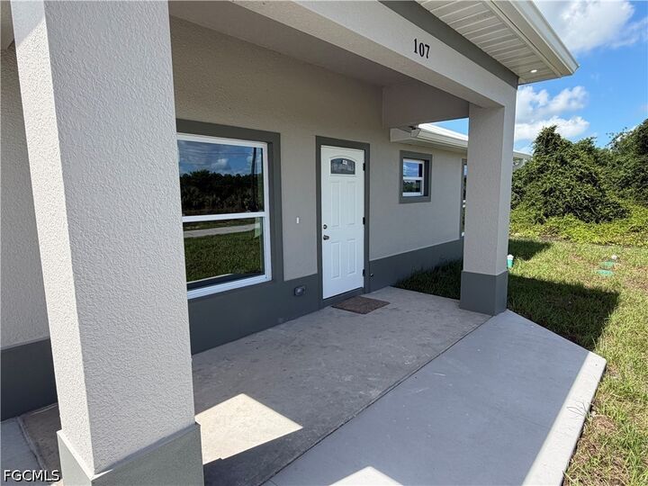 Property Photo:  107 Concord Loop  FL 33935 