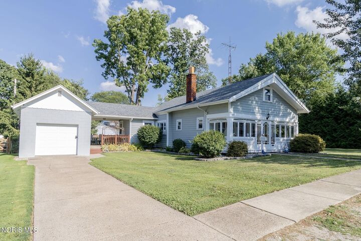 Property Photo: 1737 Hinsdale Drive OH 43614
