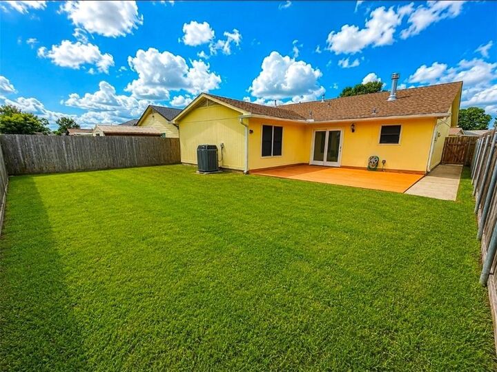 Property Photo: 2720 Carlisle Drive South Drive LA 70056