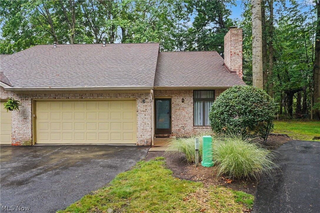 Property Photo: 1260 Boardman Canfield Road 6 OH 44512