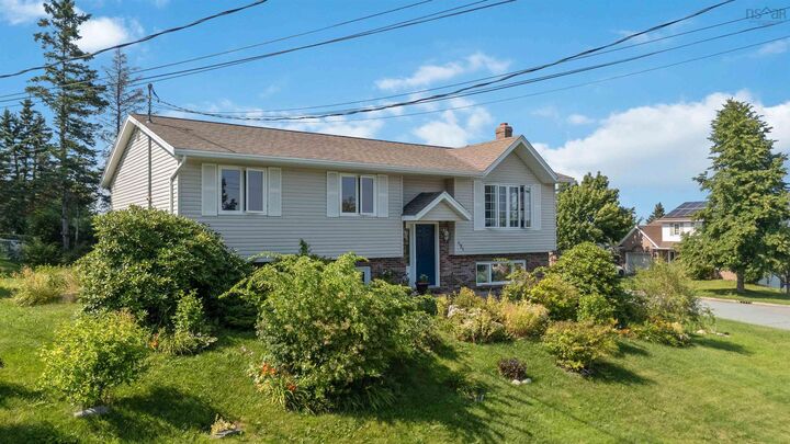 Property Photo:  131 Pinewood Crescent  NS B2V 2P9 