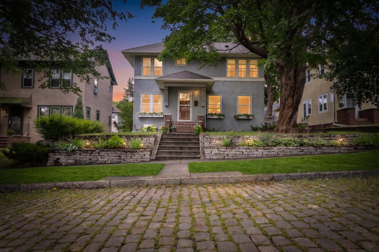 Property Photo:  899 Osceola Avenue  MN 55105 