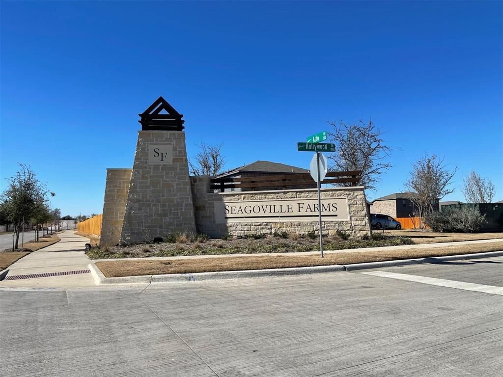 Property Photo:  2103 Hialeah Drive  TX 75159 