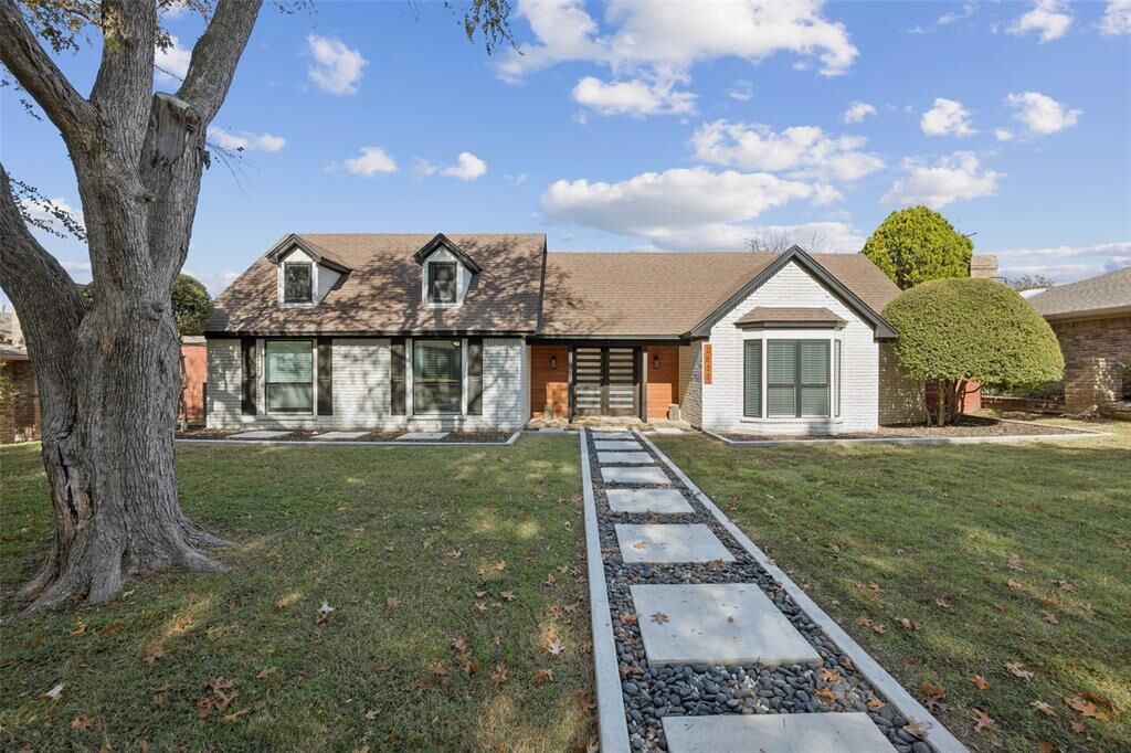 Property Photo: 2833 Meadowbrook Drive TX 75075