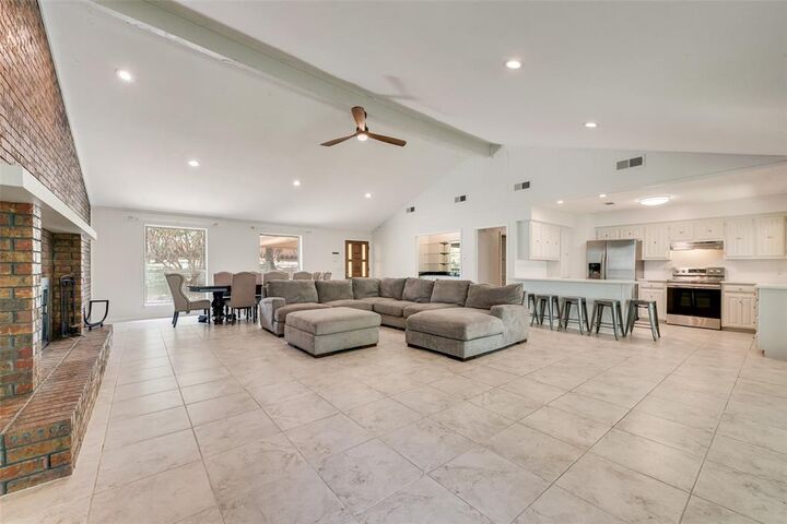 Property Photo: 110 La Jolla Street TX 75156